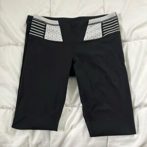 Lululemon Black leggings with Black and White design